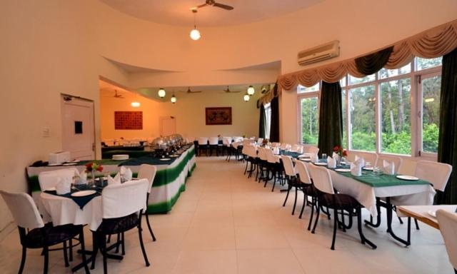 Corbett Suman Grand Hotel Corbett National Park ภายนอก รูปภาพ